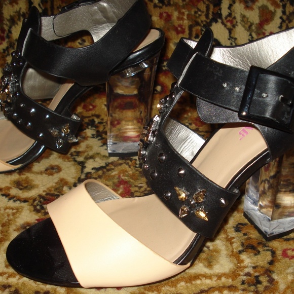 Shoes - Picture 2 of 6